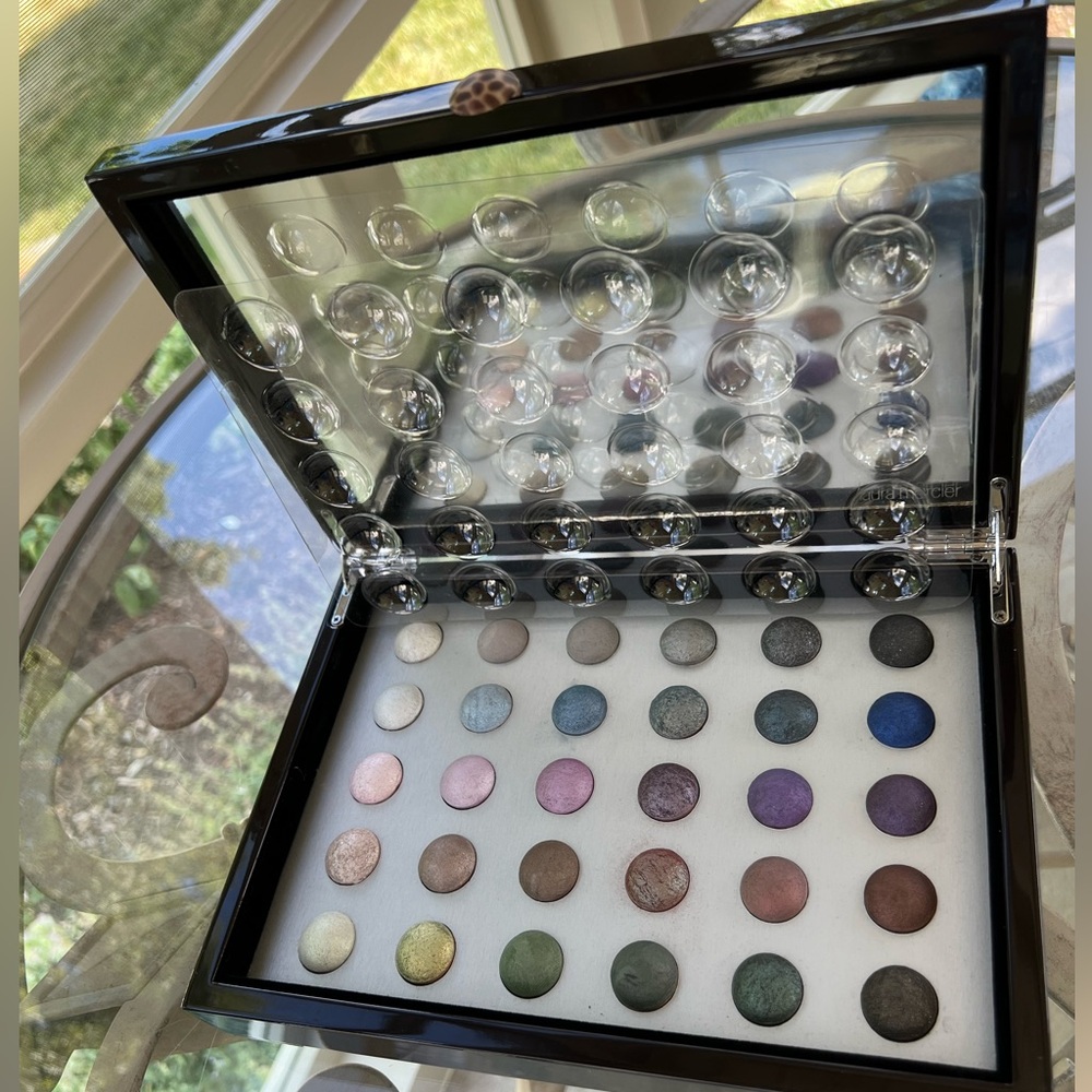 Laura Mercier Les Petits Bonbons Luxurious Baked Eye Colour Palette.